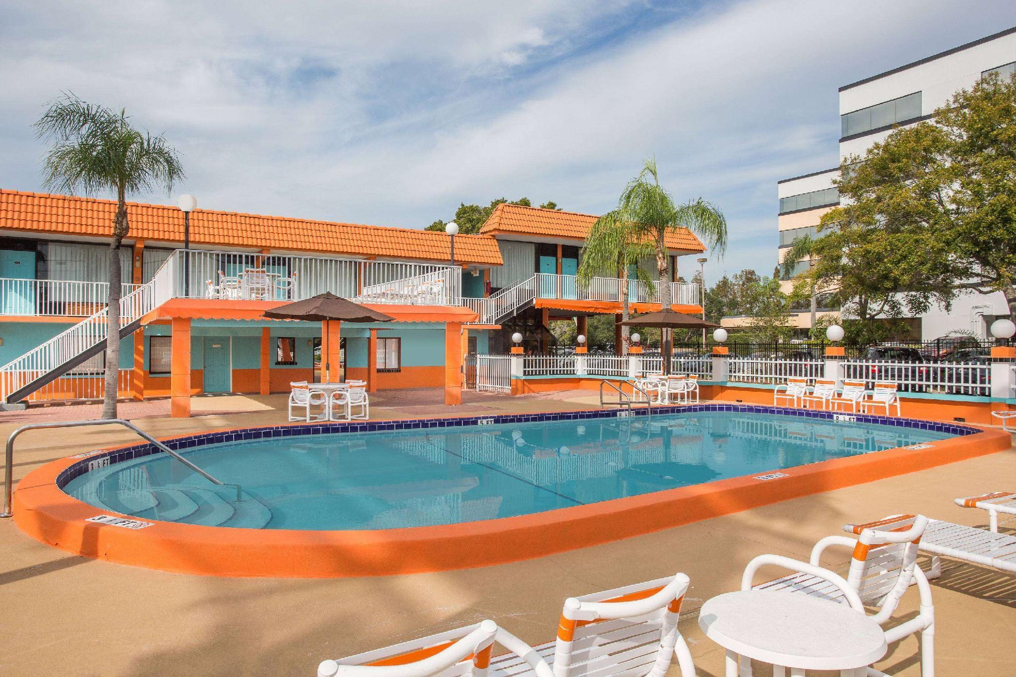Howard Johnson By Wyndham Clearwater - Dunedin Экстерьер фото